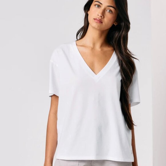 🤍 Vuori Sutton V-Neck Tee Women's — White - Large - Picture 2 of 13